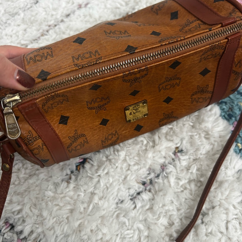 Vintage MCM Tan Leather Barrel Bag with CoA - Picture 10 of 11